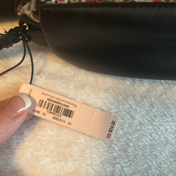 Victoria Secret Pajama Bottoms lot of 4 with new makeup case - Picture 2 of 5